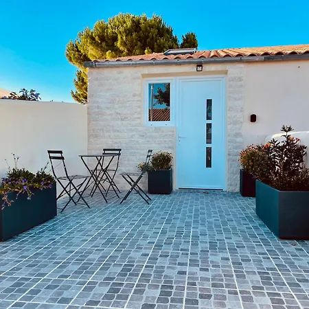 Charming Place 10 Minutes From La Rochelle Holiday home *